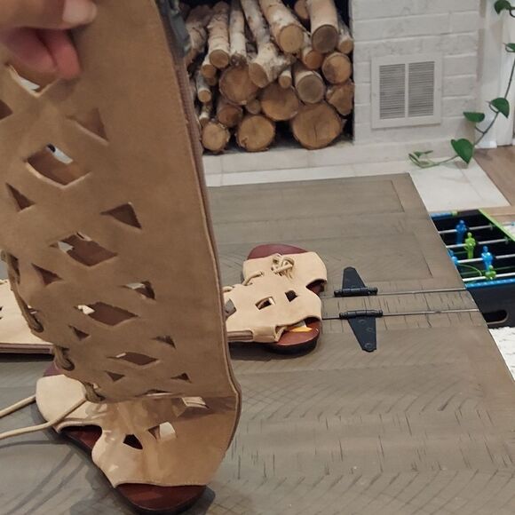 Soles Tan Suede Tall Laser Cut Gladiator Sandal Boots Sz 40 - Picture 3 of 14